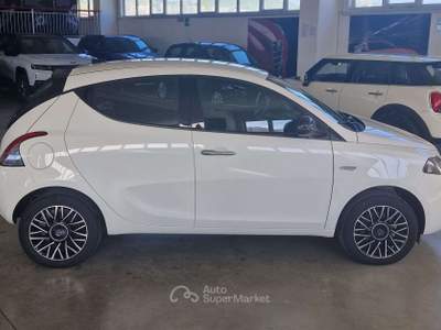 Lancia Ypsilon Ypsilon 1.0 firefly hybrid Platino s&s 70cv Bianco usata Orvieto