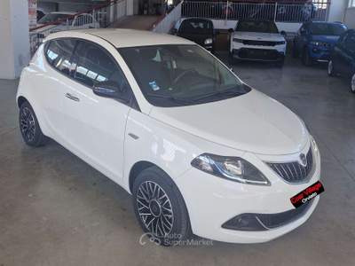 Lancia Ypsilon Ypsilon 1.0 firefly hybrid Platino s&s 70cv Bianco usata Orvieto