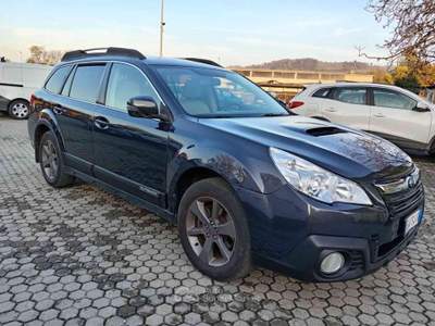 Subaru Outback 2.0D AVD CVT FULL OPTIONAL Arancione usata Cigognola