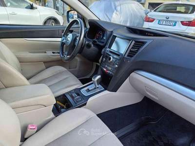 Subaru Outback 2.0D AVD CVT FULL OPTIONAL Arancione usata Cigognola