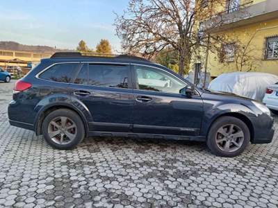 Subaru Outback 2.0D AVD CVT FULL OPTIONAL Arancione usata Cigognola