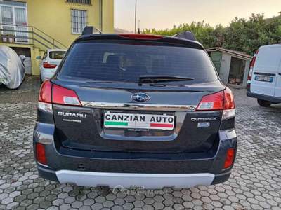 Subaru Outback 2.0D AVD CVT FULL OPTIONAL Arancione usata Cigognola