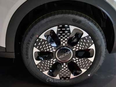 Fiat 600 LA PRIMA Hybrid DCT Navi PELLE+Massage Sitz+FULL-LED NUOVA!! Bianco usata Roma