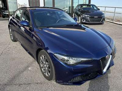 Alfa Romeo Giulia Giulia 2.2 t Super 160cv auto my19 Blu/Azzurro usata Borgo Maggiore