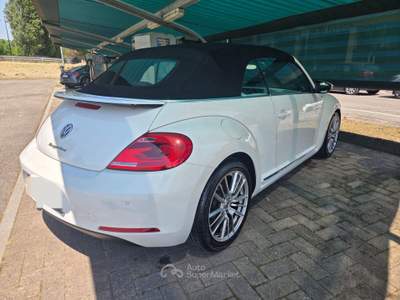 Volkswagen Maggiolino Maggiolino 1.6 tdi Design 105cv Bianco usata Varedo