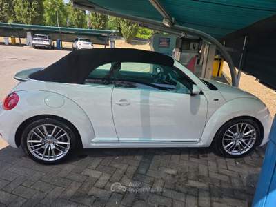 Volkswagen Maggiolino Maggiolino 1.6 tdi Design 105cv Bianco usata Varedo
