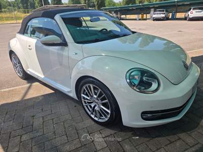 Volkswagen Maggiolino Maggiolino 1.6 tdi Design 105cv Bianco usata Varedo