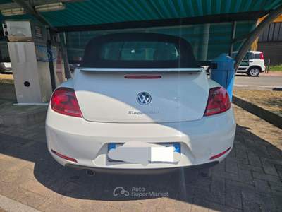 Volkswagen Maggiolino Maggiolino 1.6 tdi Design 105cv Bianco usata Varedo
