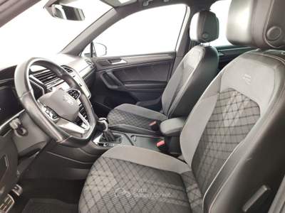 Volkswagen Tiguan 2.0 TDI SCR 110KWR-Line DSG Bianco usata Massa