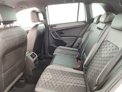 Volkswagen Tiguan 2.0 TDI SCR 110KWR-Line DSG Bianco usata Massa
