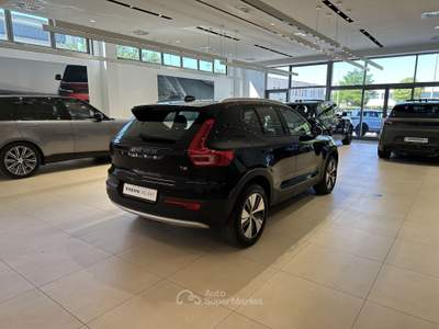 Volvo XC40 T2  Business (95Kw) Nero usata Forlì
