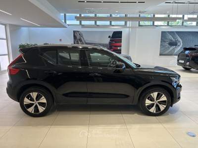 Volvo XC40 T2  Business (95Kw) Nero usata Forlì