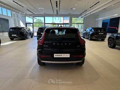 Volvo XC40 T2  Business (95Kw) Nero usata Forlì