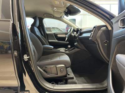 Volvo XC40 T2  Business (95Kw) Nero usata Forlì