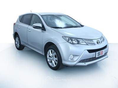 Toyota RAV4 2.2 D-CAT (150CV) A/T LOUNGE 4WD Fari Bi-xeno/Telecamera posteriore/Sedili anteriori riscaldabili Argento usata Feltre