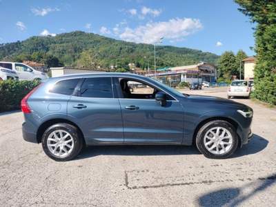 Volvo XC60 D5 AWD Geartronic Momentum Blu/Azzurro usata Bagni di Lucca