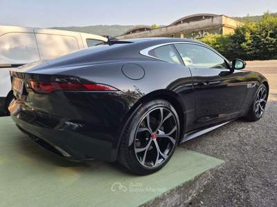 Jaguar F-Type Coupé 2.0 i4 R-Dynamic rwd 300cv auto Nero usata Nave