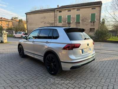 Volkswagen Tiguan 2.0 tdi R-Line 4motion 200cv dsg PANORAMA Argento usata Guastalla