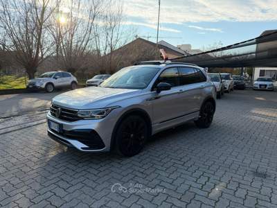 Volkswagen Tiguan 2.0 tdi R-Line 4motion 200cv dsg PANORAMA Argento usata Guastalla Volkswagen Tiguan 2.0 tdi R-Line 4motion 200cv dsg PANORAMA Argento usata Guastalla