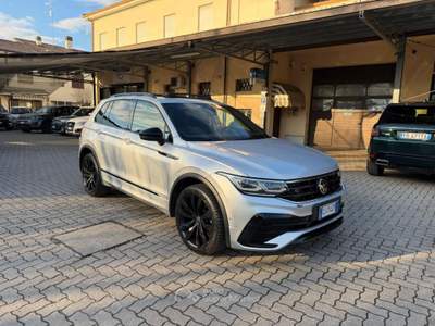 Volkswagen Tiguan 2.0 tdi R-Line 4motion 200cv dsg PANORAMA Argento usata Guastalla