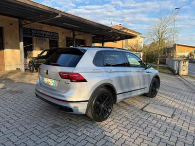 Volkswagen Tiguan 2.0 tdi R-Line 4motion 200cv dsg PANORAMA Argento usata Guastalla