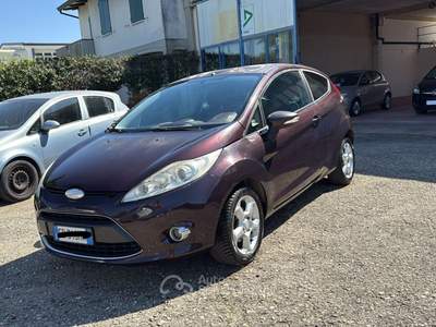 Ford Fiesta 5 porte Bz.- GPL Titanium Rosso usata Ravenna