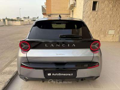 Lancia Ypsilon Hybrid e-DCT LX CON SOLI 294 KM Grigio usata Carovigno