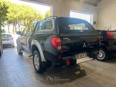 Mitsubishi L200 MITSUBISHI L200 2.5 4X4 136CV DOUBLE CAB INTENSE+HARDTOP Nero usata GROSSETO