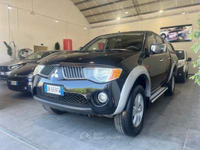 Mitsubishi L200 MITSUBISHI L200 2.5 4X4 136CV DOUBLE CAB INTENSE+HARDTOP Nero usata GROSSETO