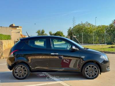 Lancia Ypsilon HYBRID GOLD+NAVI+SENSORI+5POSTI+LED Nero usata Civitavecchia