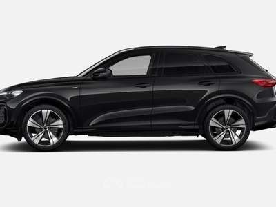 Audi TT Audi Q5 SUV S line edition TDI  150 kW S tronic Nero usata San Fior