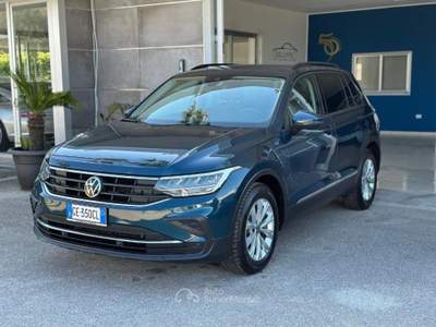 Volkswagen Tiguan 2.0 TDI SCR Life Blu/Azzurro usata Pignataro Maggiore