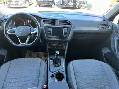 Volkswagen Tiguan 2.0 TDI SCR Life Blu/Azzurro usata Pignataro Maggiore
