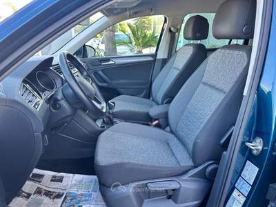 Volkswagen Tiguan 2.0 TDI SCR Life Blu/Azzurro usata Pignataro Maggiore
