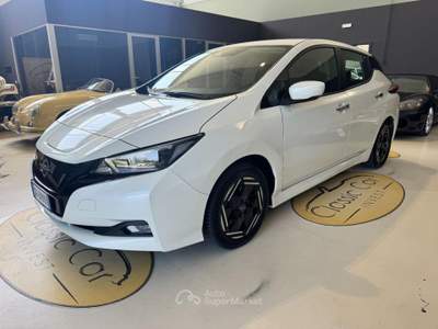 Nissan Leaf Acenta 40 kWh / TELECAMERA / CERCHI 16'' Bianco usata Medesano