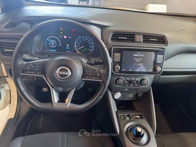 Nissan Leaf Acenta 40 kWh / TELECAMERA / CERCHI 16'' Bianco usata Medesano