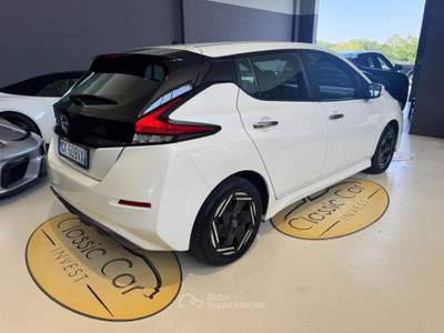 Nissan Leaf Acenta 40 kWh / TELECAMERA / CERCHI 16'' Bianco usata Medesano