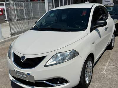 Lancia Ypsilon OTTIMO STATO Bianco usata Parabita