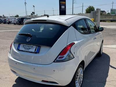 Lancia Ypsilon OTTIMO STATO Bianco usata Parabita
