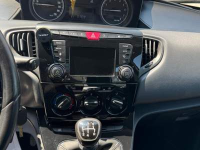 Lancia Ypsilon OTTIMO STATO Bianco usata Parabita