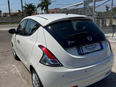 Lancia Ypsilon OTTIMO STATO Bianco usata Parabita