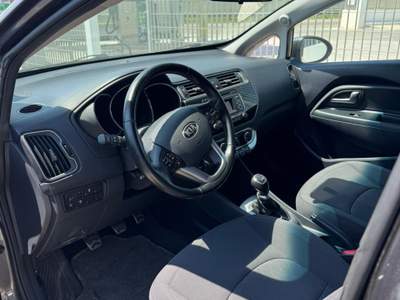 Kia Rio OTTIMO STATO Grigio usata Parabita
