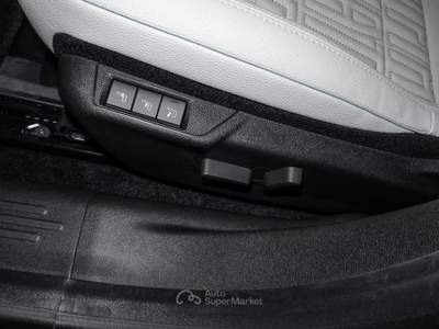Fiat 600 LA PRIMA Hybrid DCT Navi PELLE+Massage Sitz+FULL-LED NUOVA!! Blu/Azzurro usata Roma