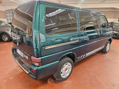 Volkswagen Transporter T4 ASI CV102 TDI Carav. highline Verde usata MILANO