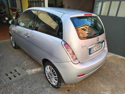 Lancia Ypsilon 1.2 69 CV Elle EURO 5 NEOPATENTATI Argento usata MILANO