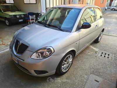 Lancia Ypsilon 1.2 69 CV Elle EURO 5 NEOPATENTATI Argento usata MILANO