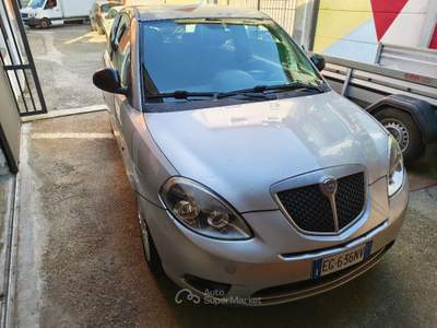 Lancia Ypsilon 1.2 69 CV Elle EURO 5 NEOPATENTATI Argento usata MILANO