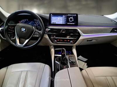 BMW Serie 5 520d d 48V xDrive Touring Luxury Nero usata Oderzo