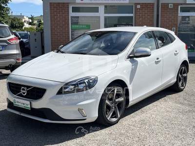 Volvo V40 VOLVO V40 D2 R-design Kinetic Bianco usata Foligno