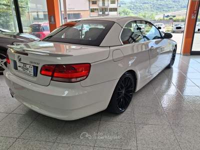 BMW Serie 3 320i BMW 320 Serie 3 E93 Cabrio 320i Cabrio Futura 170cv Bianco usata Cividate Camuno